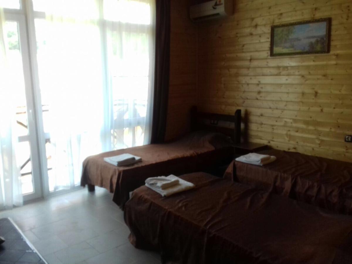 Viktoria Hotel Pizunda Esterno foto
